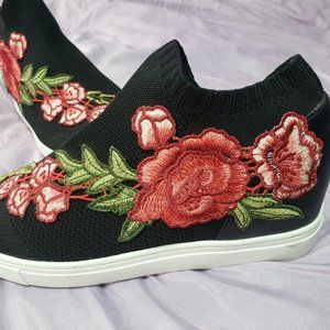 Steve Madden Floral tennis shoes 7.5
